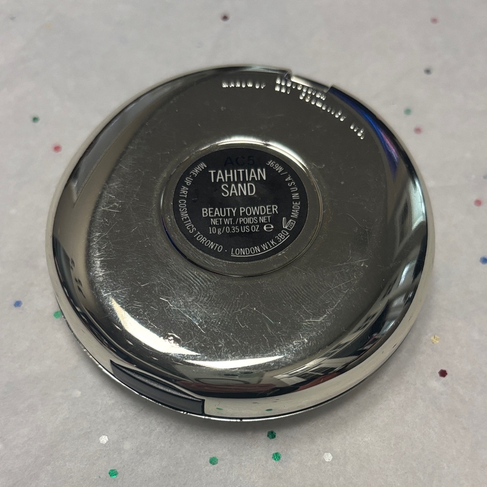 “Tahitian Sand” Beauty Powder Compact
Catherine Deneuve X MAC